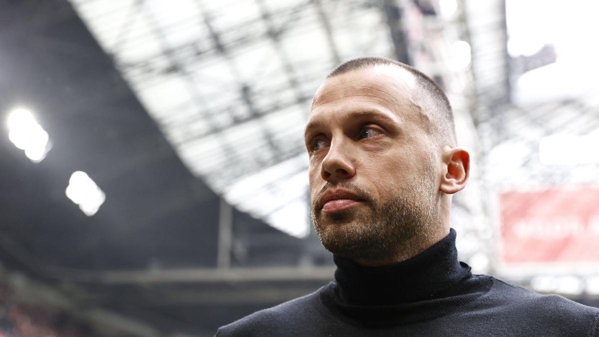 Ajax Teknik Direktörü Heitinga ile Türk Taraftarların Atmosferi Üzerine Çarpıcı Bir Sohbet!