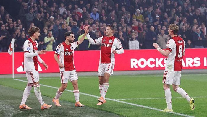 Ajax'a Korku Salan Darbe: Galatasaray Maçı Öncesi Şok Sözler! 11 Ajax'a Korku Salan Darbe: Galatasaray Maçı Öncesi Şok Sözler!
