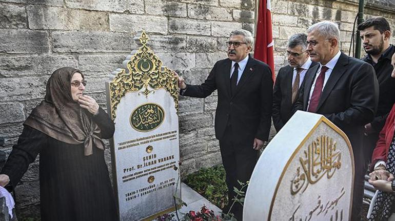 AK Parti Kültür ve Sanat Politikaları Başkanlığı'ndan Karakoç ile Varank'ın kabirlerine ziyaret 1 AK Parti Kültür ve Sanat Politikaları Başkanlığı'ndan Karakoç ile Varank'ın kabirlerine ziyaret