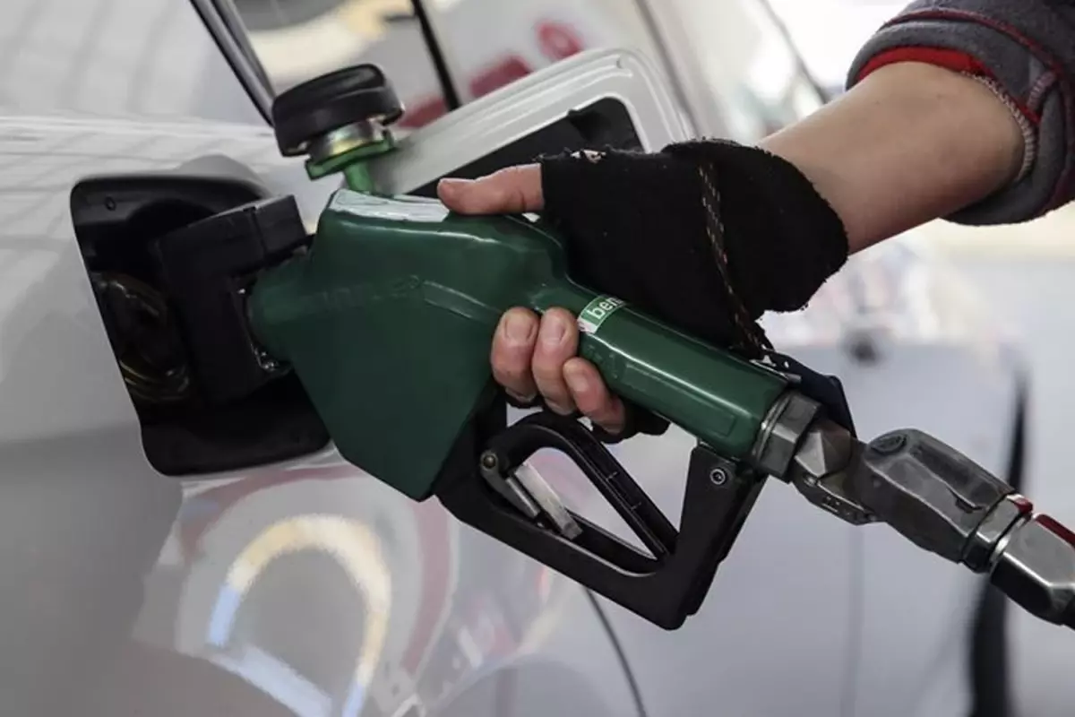 ⛽ Akaryakıtta Yeni Zam Şoku! Motorin Fiyatı Kritik Psikolojik Sınıra Dayandı: İşte Güncel Rakamlar