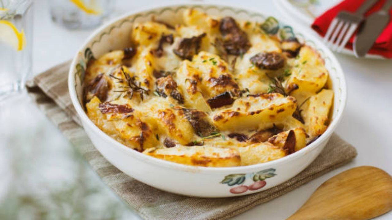 Akşam yemeğine lezzetli ve pratik tahlil: Patatesli mantar graten tanımı