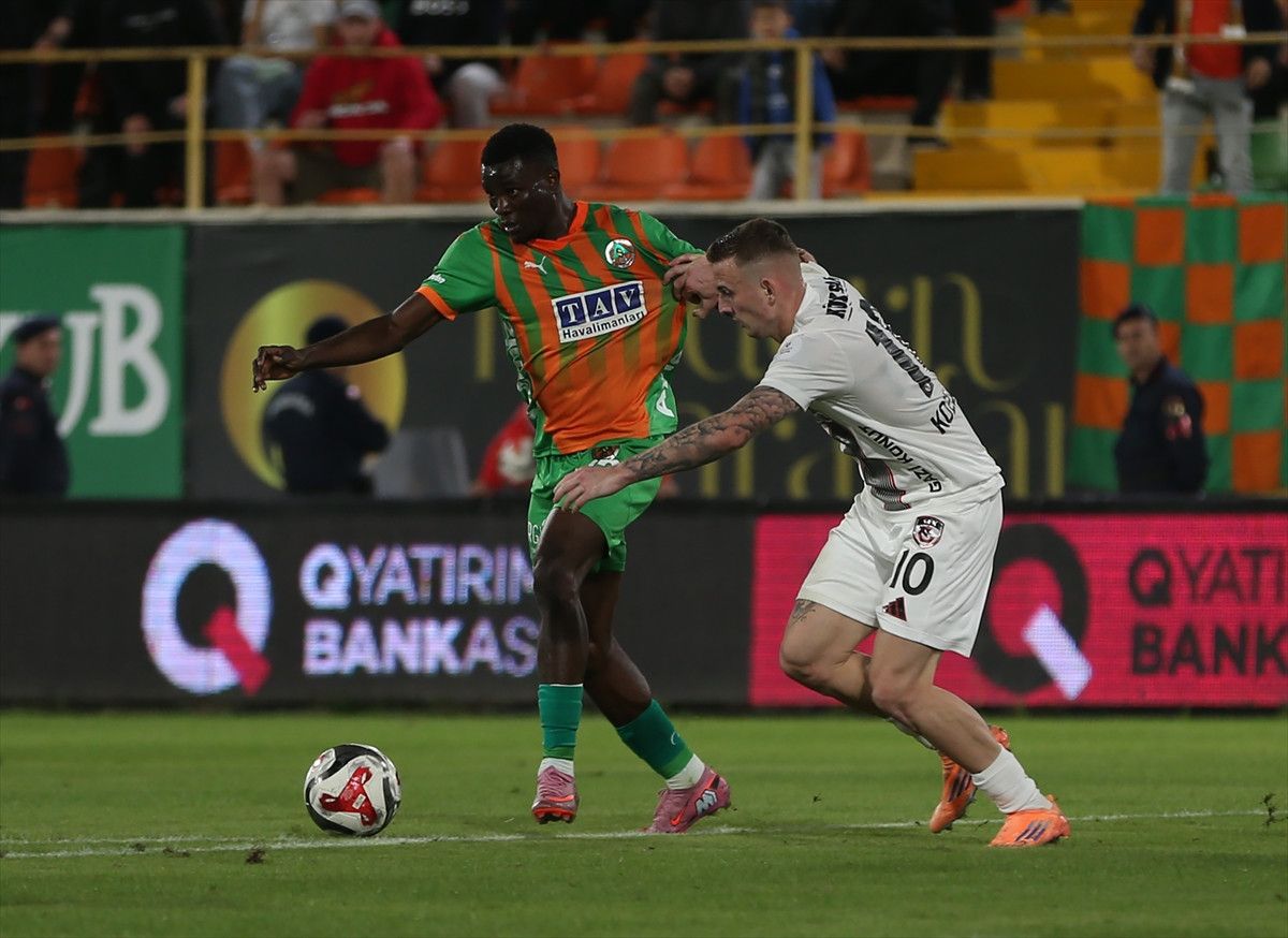 Alanyaspor ve Gaziantep FK Arasındaki Eşitlik Sürüyor 1 Alanyaspor ve Gaziantep FK Arasındaki Eşitlik Sürüyor