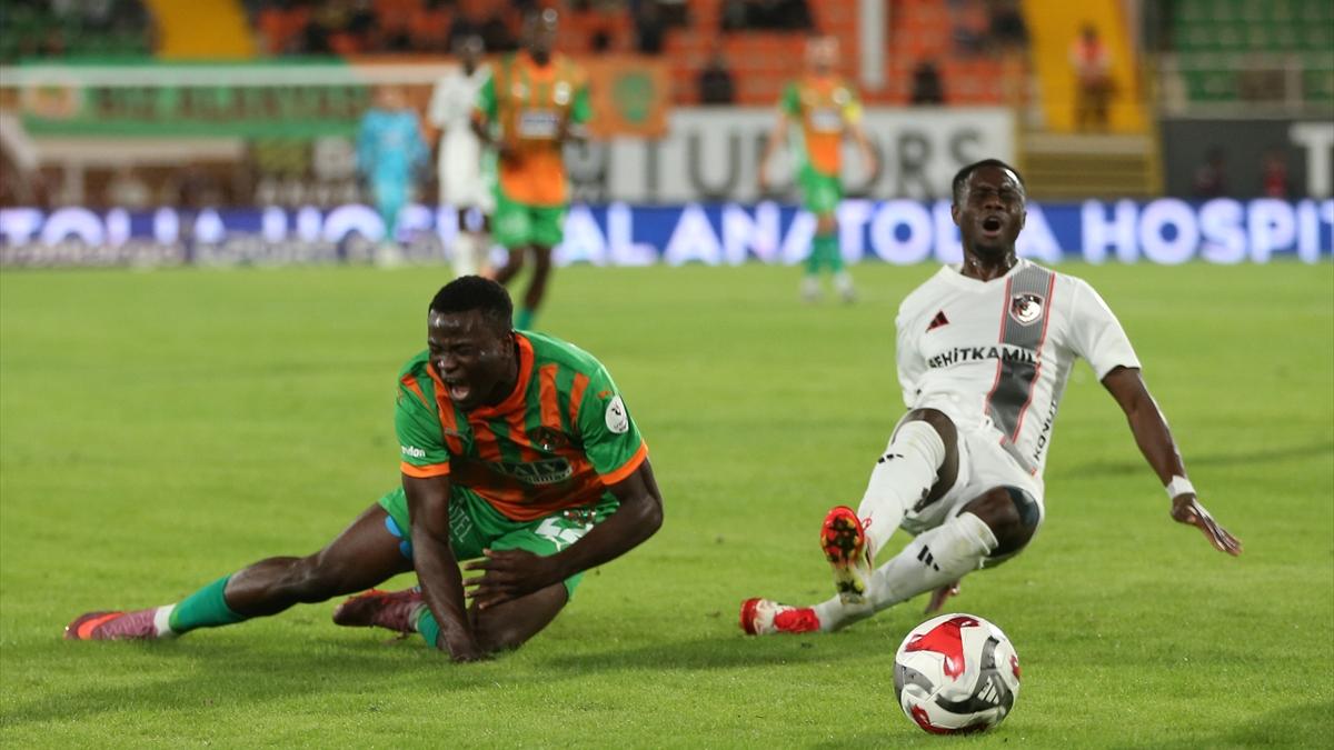 Alanyaspor ve Gaziantep FK Arasındaki Eşitlik Sürüyor