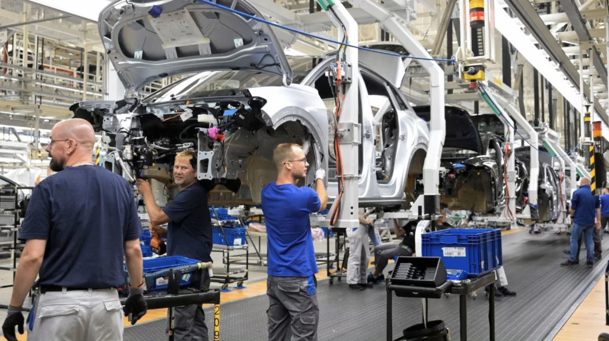 Almanya Ekonomisinde 2026 Beklentisi: Şirketlerin Üçte Biri İşten Çıkarmaya Gidecek 2 Almanya Ekonomisinde 2026 Beklentisi: Şirketlerin Üçte Biri İşten Çıkarmaya Gidecek