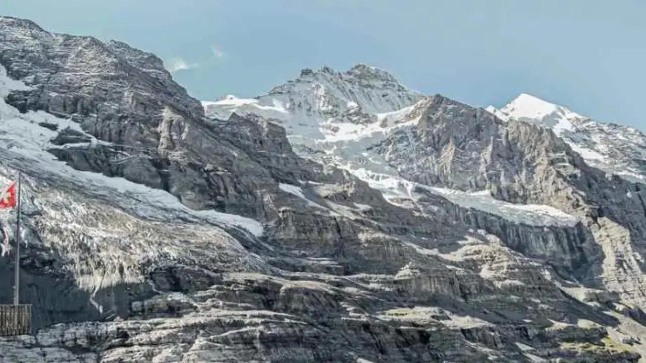 Alp Dağları’nda çığ felaketi: 5 kayakçı can verdi