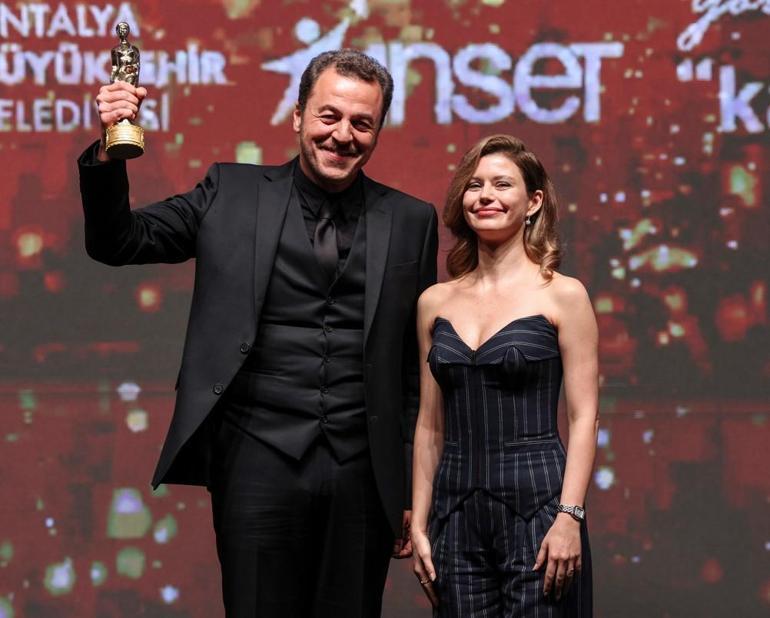 Altın Portakal'da ödüller sahiplerini buldu! Törene 'Tavşan İmparatorluğu' damga vurdu