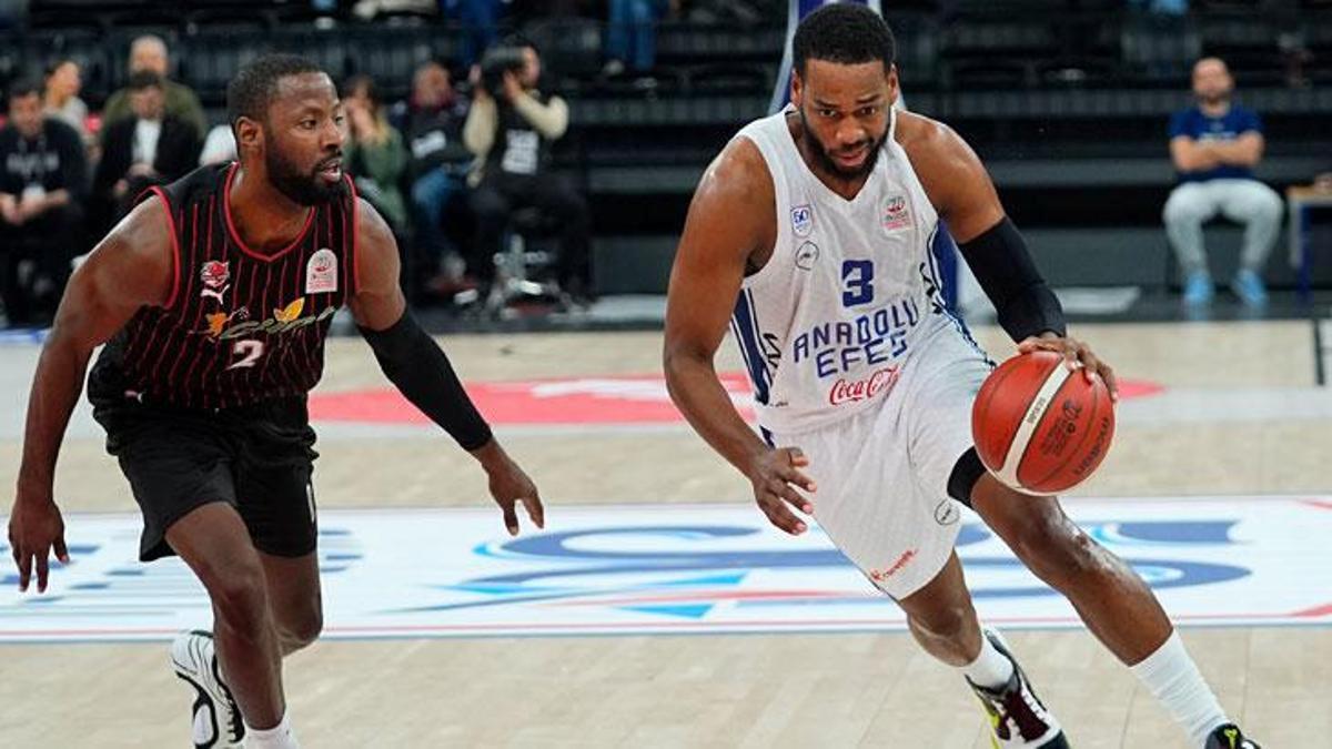 Anadolu Efes, Manisa Basket’i 32 Sayı Farkla Geçerek 6’da 6 Yaptı!