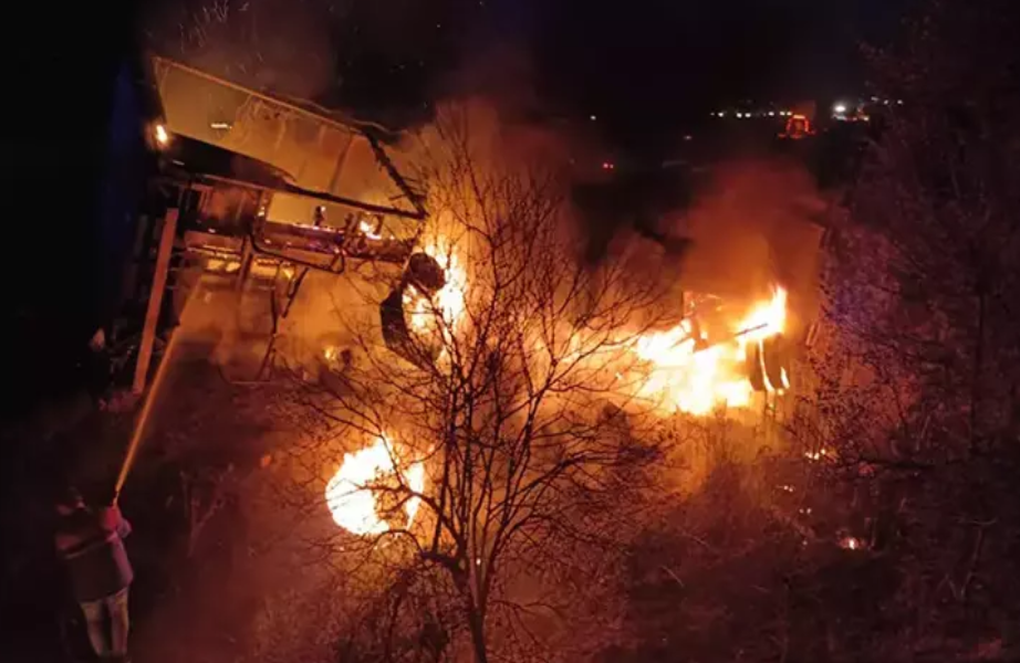 Aniden Alev Alev Yandı: İçindeki Sır Sonradan Gün Yüzüne Çıktı