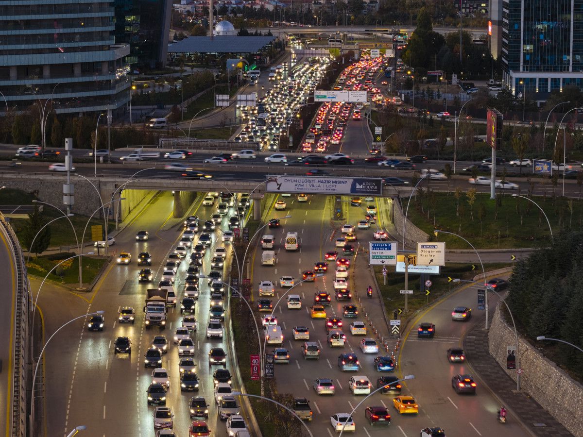 Ankara'nın Trafik Sorunu Büyüyor: Araç Sayısı 3 Milyona Yaklaşıyor! 3 Ankara'nın Trafik Sorunu Büyüyor: Araç Sayısı 3 Milyona Yaklaşıyor!