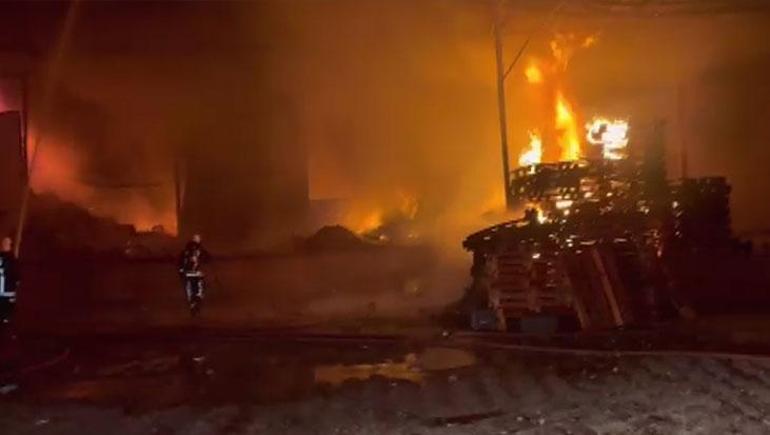Antalya’da fabrika yangını! Alevler kısa sürede büyüdü