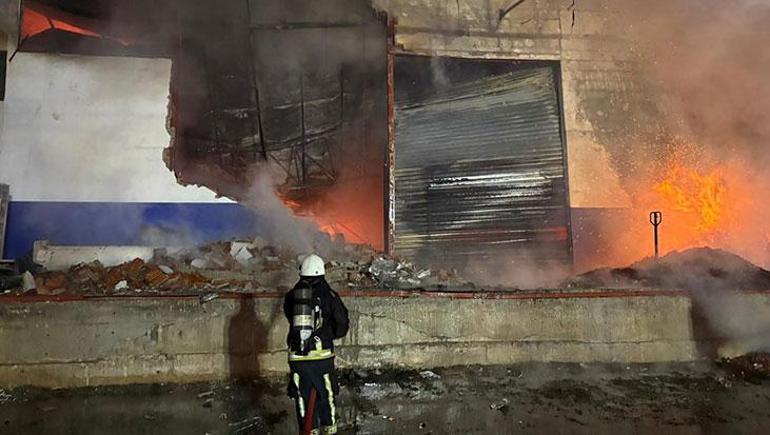 Antalya’da fabrika yangını! Alevler kısa sürede büyüdü