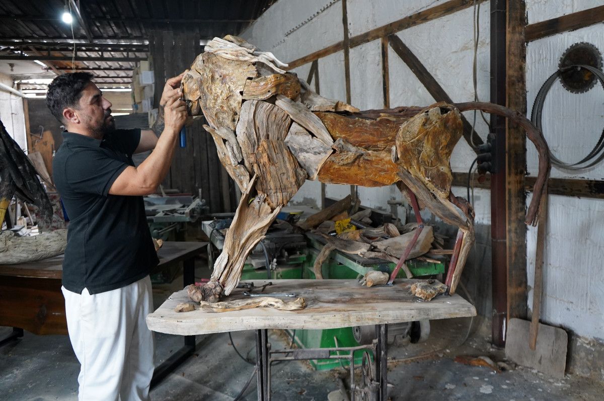 Antalya'da Kaçan Hayvanat Bahçesi Hayvanı Zeus'un Heykeli Yapıldı