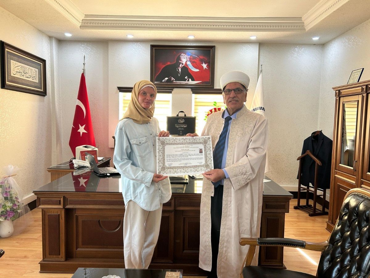 Antalya'da Tatile Gelen Polonyalı Gazeteci İslam'ı Seçti