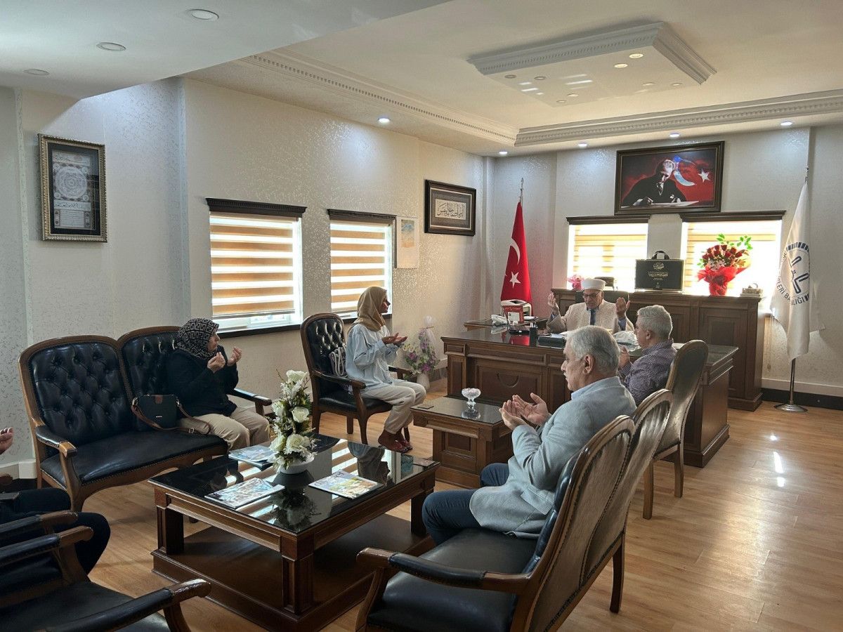 Antalya'da Tatile Gelen Polonyalı Gazeteci İslam'ı Seçti