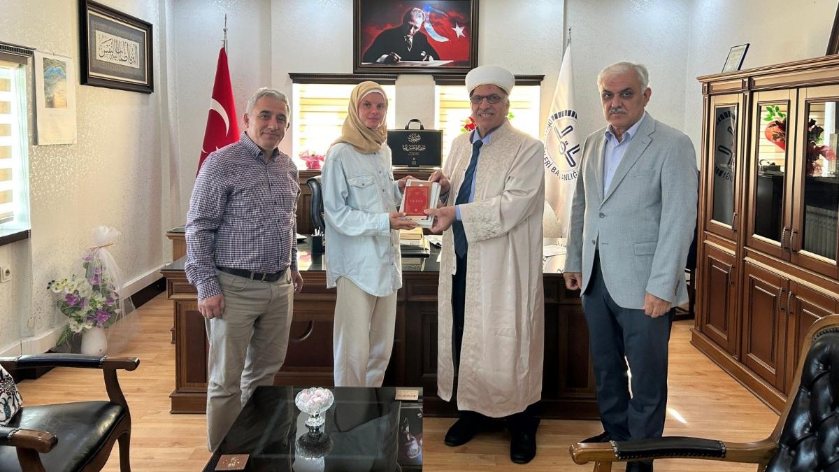 Antalya’da Tatile Gelen Polonyalı Gazeteci İslam’ı Seçti