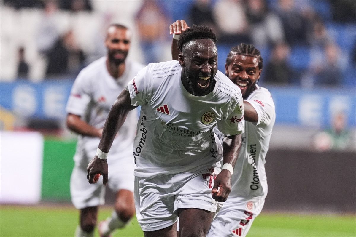 Antalyaspor, Eyüpspor'u Deplasmanda Yenerek Öne Geçti 1 Antalyaspor, Eyüpspor'u Deplasmanda Yenerek Öne Geçti