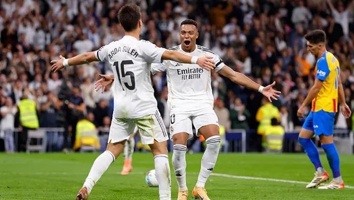 Arda Güler: Fenerbahçe'ye Para Yağdıran Süper Yetenek! 4 Arda Güler: Fenerbahçe'ye Para Yağdıran Süper Yetenek!