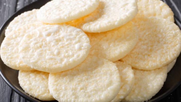 Artan pilavı dökmeyin! Sadece 2 malzemeyle cipse dönüşebilir: Gram gluten yok