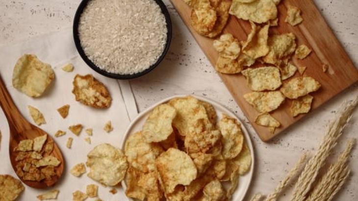 Artan pilavı dökmeyin! Sadece 2 malzemeyle cipse dönüşebilir: Gram gluten yok