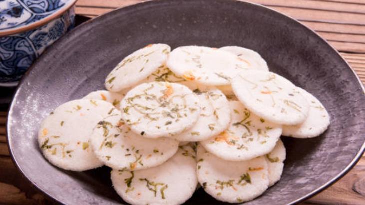 Artan pilavı dökmeyin! Sadece 2 malzemeyle cipse dönüşebilir: Gram gluten yok