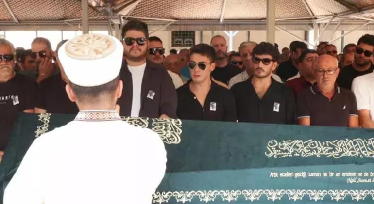 Atakan Özkaya'nın baba hasreti dinmiyor! Yazdığı not görenleri duygulandırdı 1 Atakan Özkaya'nın baba hasreti dinmiyor! Yazdığı not görenleri duygulandırdı