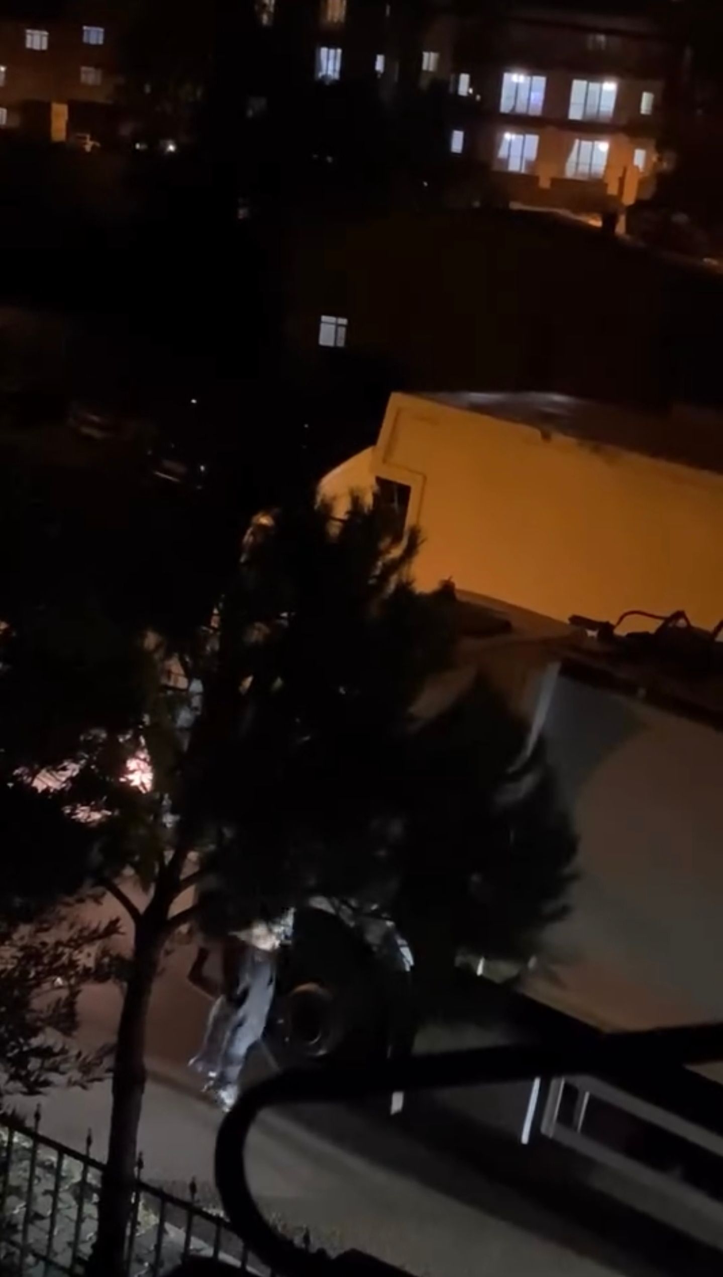 Ataşehir'de Trafikte Şok Olay: Levye ile Saldırı ve İn İncelemesi! 1 Ataşehir'de Trafikte Şok Olay: Levye ile Saldırı ve İn İncelemesi!