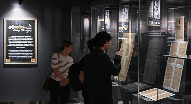 'Atatürk'ün Kitap Dünyası' sergisi açıldı