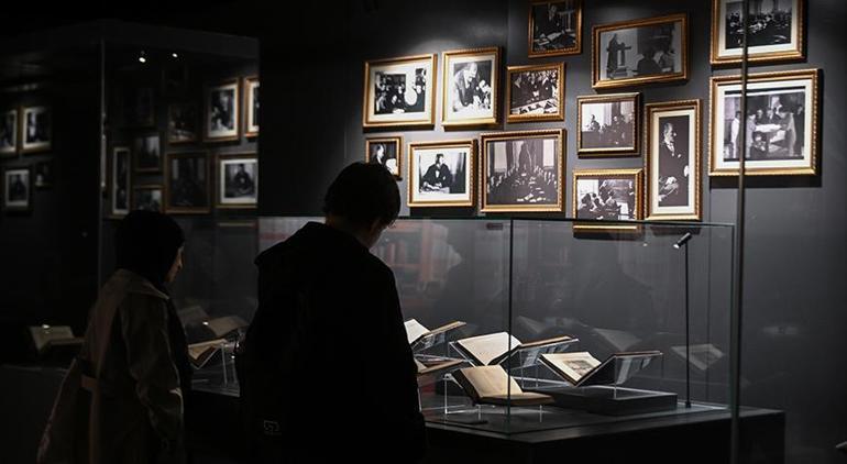 'Atatürk'ün Kitap Dünyası' sergisi açıldı