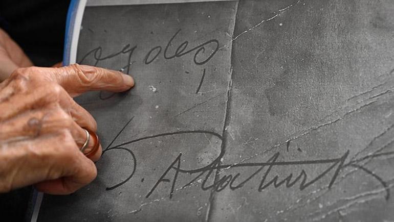 Atatürk'ün verdiği soyadı 79 yıldır gururla taşıyor! Cumhuriyet ile yaşıt Rana nine: 'Her 10 Kasım'da dualar okurum' 2 Atatürk'ün verdiği soyadı 79 yıldır gururla taşıyor! Cumhuriyet ile yaşıt Rana nine: 'Her 10 Kasım'da dualar okurum'