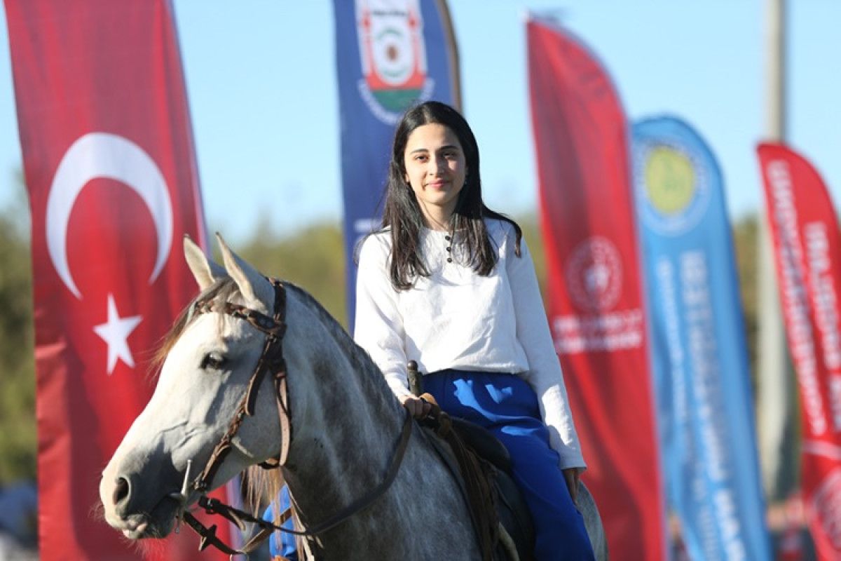 Atlıca Macera: Baba-Kız İkilisiyle 'Boynuz Kulağı Geçti' Show!