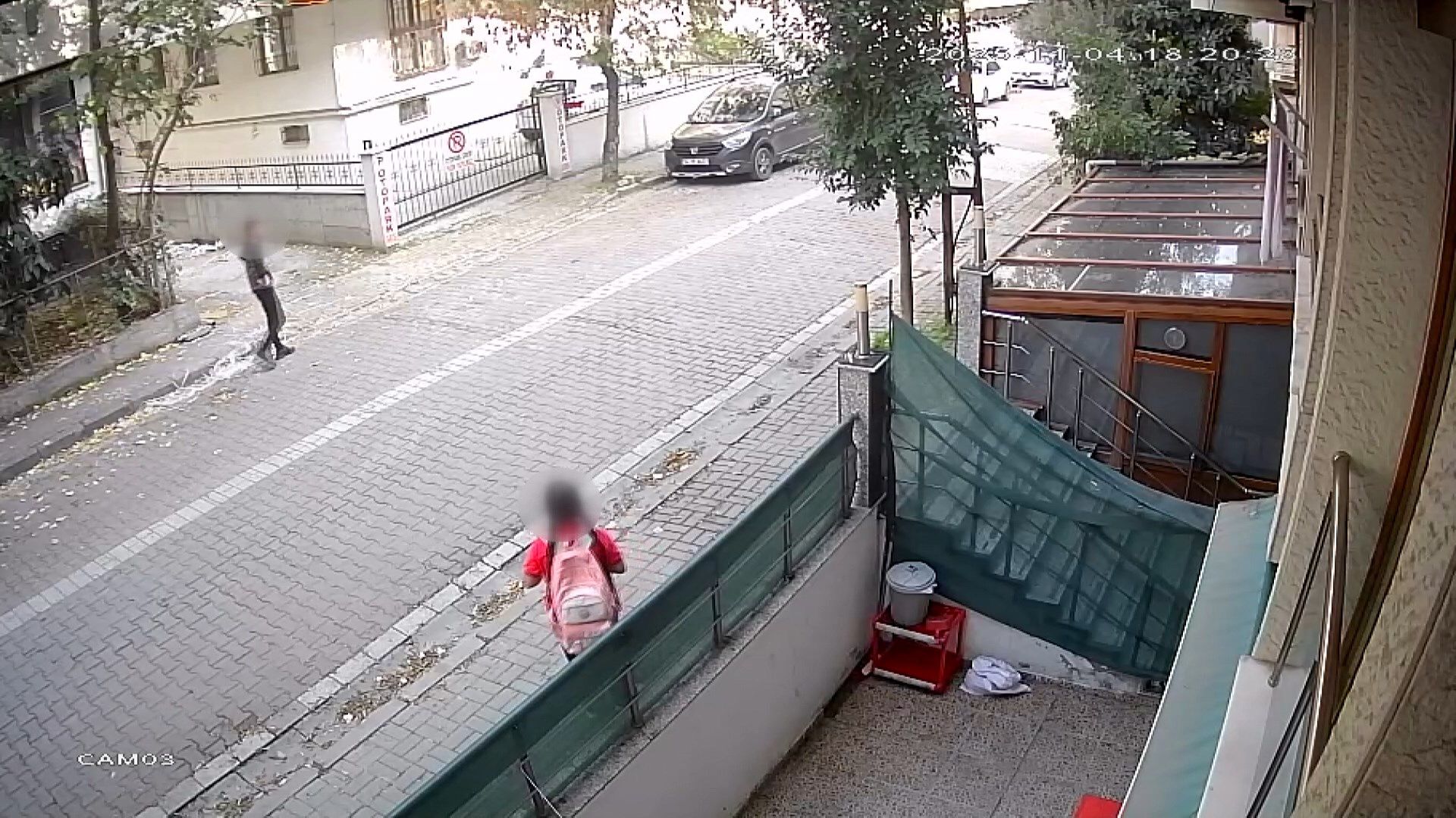 Avcılar'da Korkutucu Olay: Okul Servisini Bekleyen Çocuğu Takip Eden Gizemli Şahıs!