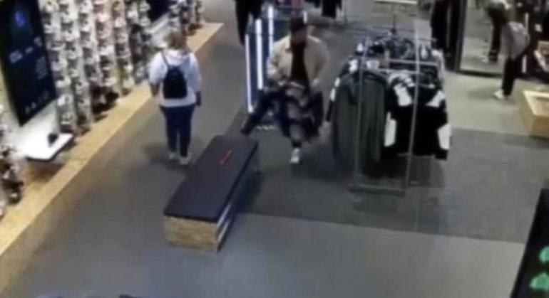 AVM’de film gibi operasyon! 'Kıyafet denerken' 1 milyonluk vurgun yaptılar 1 AVM’de film gibi operasyon! 'Kıyafet denerken' 1 milyonluk vurgun yaptılar