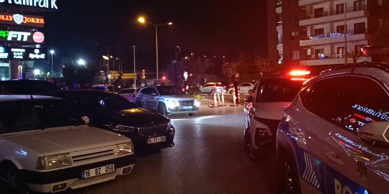 AVM’de Tartışma Sonrası Bekçinin Silahını Gösterdiği Anlar: Güvenlik ve Gerilim!