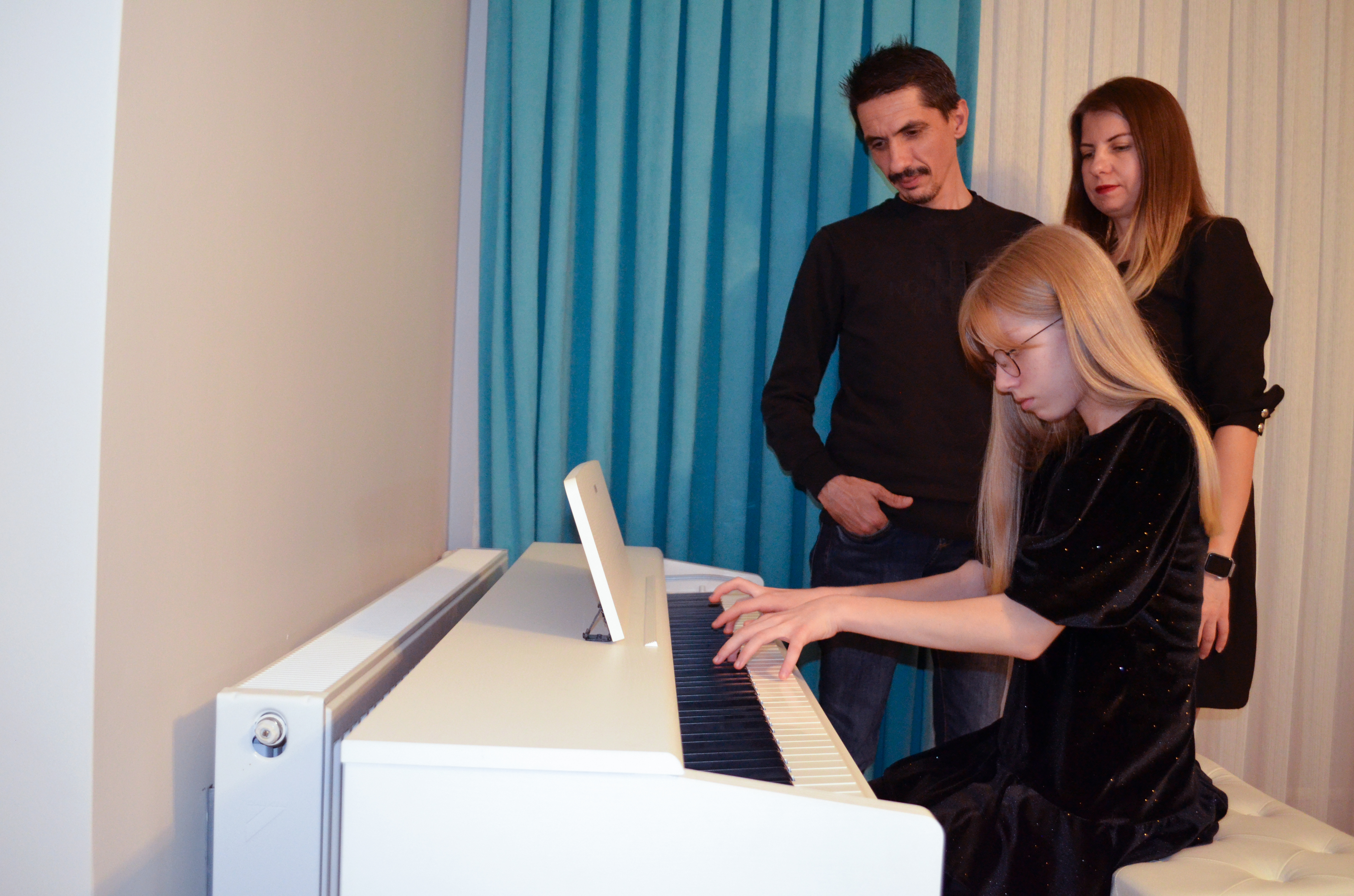 Aylin'in Başarısı: Uluslararası Piyano Yarışmasında Mutlak Kulakla Birincilik 1 Aylin'in Başarısı: Uluslararası Piyano Yarışmasında Mutlak Kulakla Birincilik