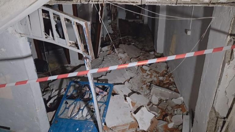 Bağcılar'da 2 katlı binada mutfak tüpü patladı: 1'i ağır 3 yaralı 1 Bağcılar'da 2 katlı binada mutfak tüpü patladı: 1'i ağır 3 yaralı