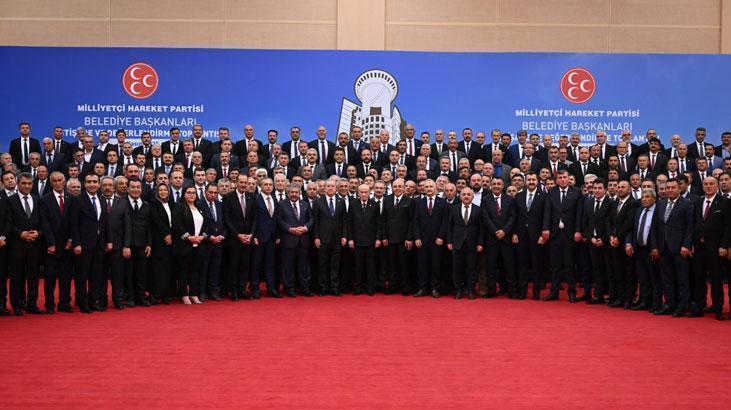 Bahçeli, MHP’li belediye başkanlarıyla akşam yemeğinde buluştu