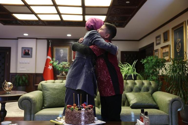 Bakan Göktaş, şehit oğlunun doğum gününü kutladı 4 Bakan Göktaş, şehit oğlunun doğum gününü kutladı