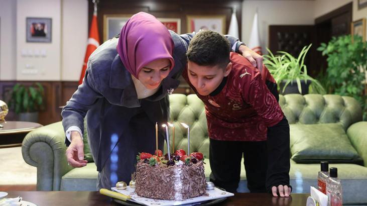 Bakan Göktaş, şehit oğlunun doğum gününü kutladı