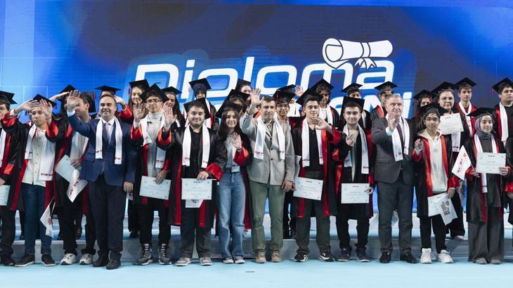 Bakan Kacır: “Göklerde süzülen milli İHA’larıyla artık bambaşka bir Türkiye var”