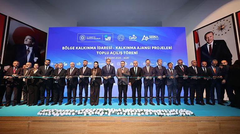 Bakan Kacır: Türk milleti, gençlerinin eserleriyle gökyüzüne imzasını attı 1 Bakan Kacır: Türk milleti, gençlerinin eserleriyle gökyüzüne imzasını attı