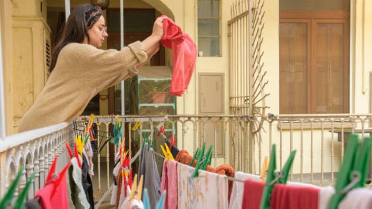 Balkonda çamaşır kurutma hatası: Tül kullanmazsanız uykusuzluk kapıda!