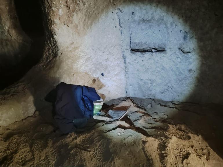 Barakanın altında inanılmaz keşif! Defineciler ortaya çıkardı 2 Barakanın altında inanılmaz keşif! Defineciler ortaya çıkardı