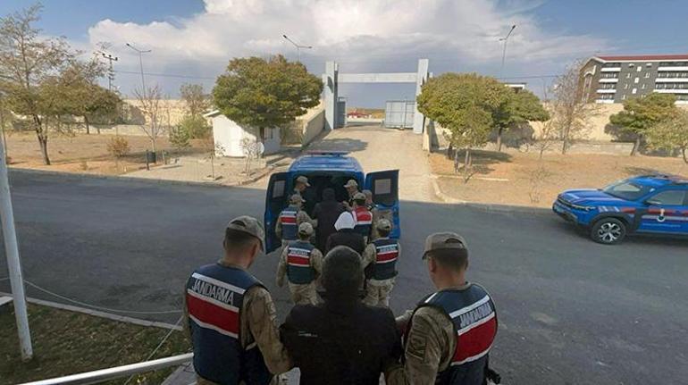 Barakanın altında inanılmaz keşif! Defineciler ortaya çıkardı 5 Barakanın altında inanılmaz keşif! Defineciler ortaya çıkardı