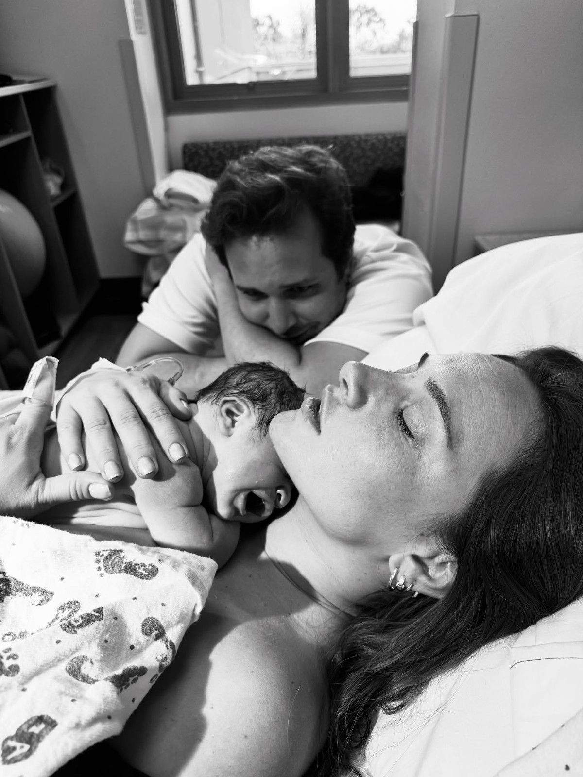 Başak Gümülcinelioğlu’nun Yeni Hayatına Merhaba: Sevinçle Dolu Bir Doğum Hikayesi! 1 Başak Gümülcinelioğlu’nun Yeni Hayatına Merhaba: Sevinçle Dolu Bir Doğum Hikayesi!