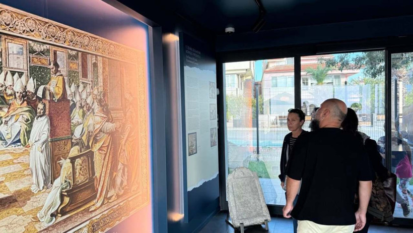 Bazilikada 2 bin yıllık beddua görenleri hayrete düşürdü 2 Bazilikada 2 bin yıllık beddua görenleri hayrete düşürdü