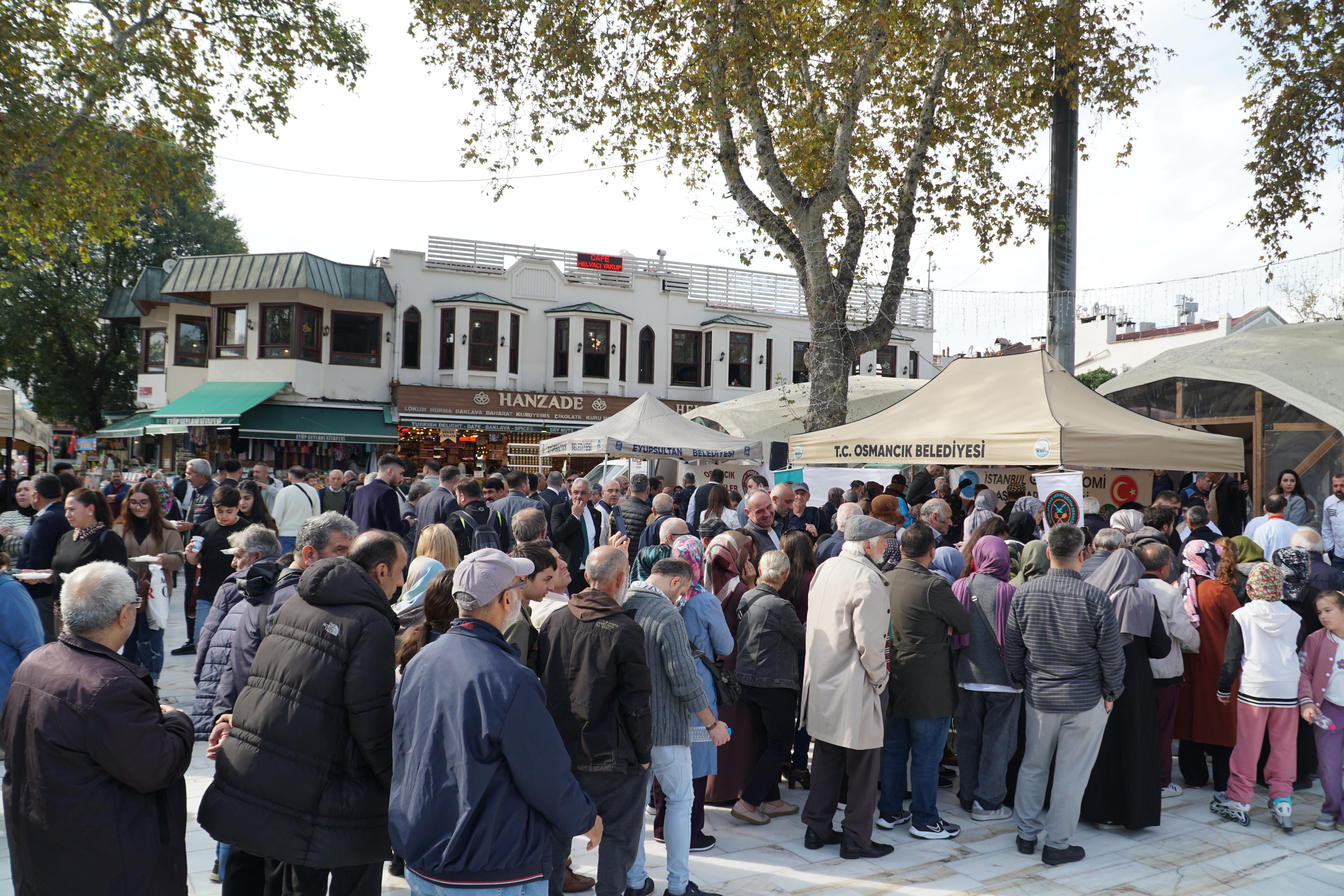 Bedava Sürpriz: İstanbul'un Sıradışı Kuyruğuna Katılın!