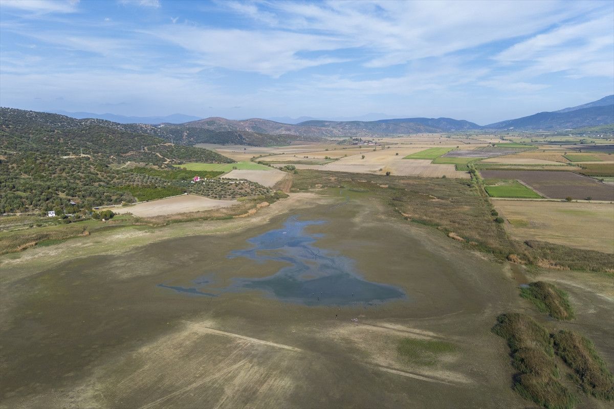 Belevi Gölü'nde Kuraklık Krizi: Doğa Alarm Veriyor 2 Belevi Gölü'nde Kuraklık Krizi: Doğa Alarm Veriyor
