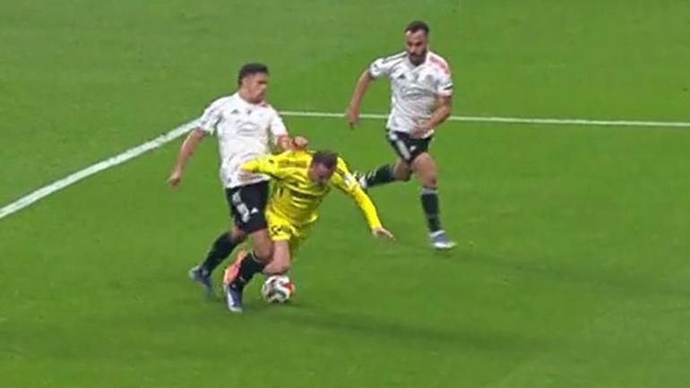 Beşiktaş-Fenerbahçe derbisinde penaltı beklenen pozisyonlarda kararlar doğru mu? Eski hakemler değerlendirdi 1 Beşiktaş-Fenerbahçe derbisinde penaltı beklenen pozisyonlarda kararlar doğru mu? Eski hakemler değerlendirdi