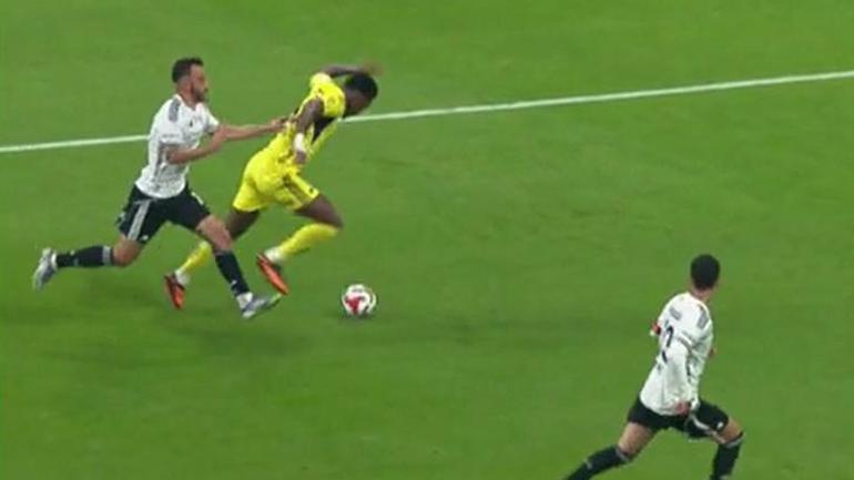 Beşiktaş-Fenerbahçe derbisinde penaltı beklenen pozisyonlarda kararlar doğru mu? Eski hakemler değerlendirdi 4 Beşiktaş-Fenerbahçe derbisinde penaltı beklenen pozisyonlarda kararlar doğru mu? Eski hakemler değerlendirdi