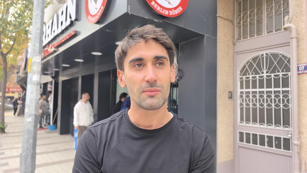 Beşiktaş'ın Efsanevi Yıldızı Futbolu Bırakıp Dönerci Oluyor! Siz de Bu Heyecana Ortak Olun!